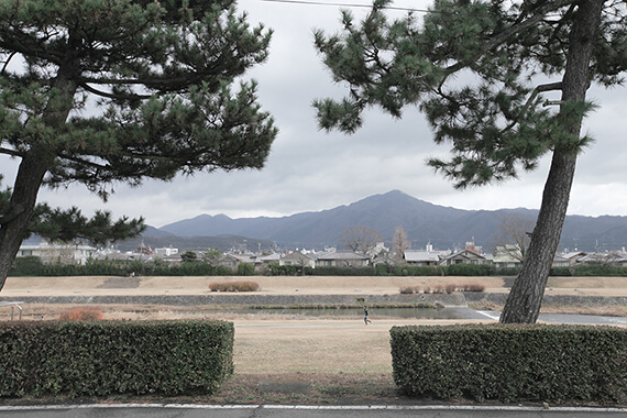 賀茂川徒歩1分の角地