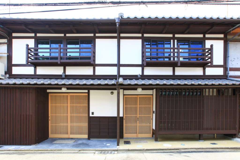 二軒ならびの京町家　織屋建