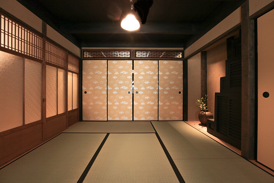 京都のリノベーション京町家物件の京からかみの襖と和室
