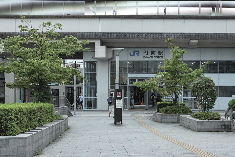 パデシオン丸太町最寄り　JR円町駅