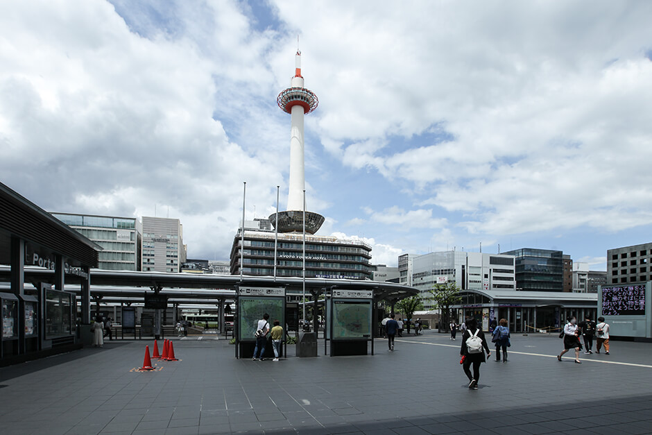 京都駅から見た京都タワー