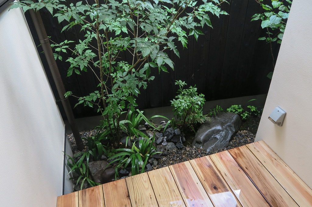 京都のリノベーション京町家物件の坪庭
