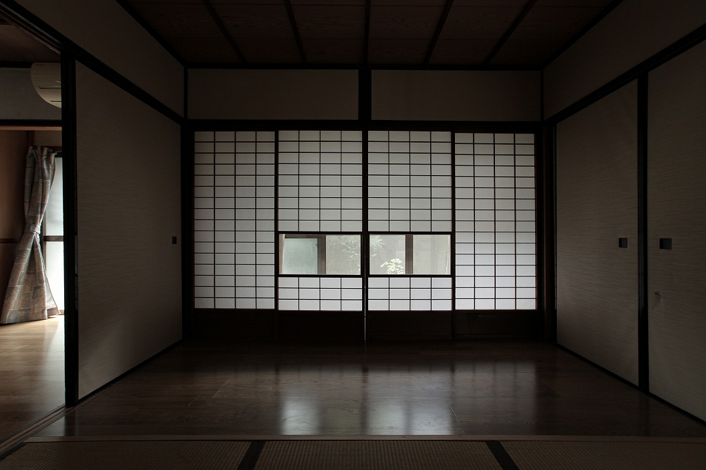 谷崎潤一郎が暮らした上京区の京町家の和室と板間