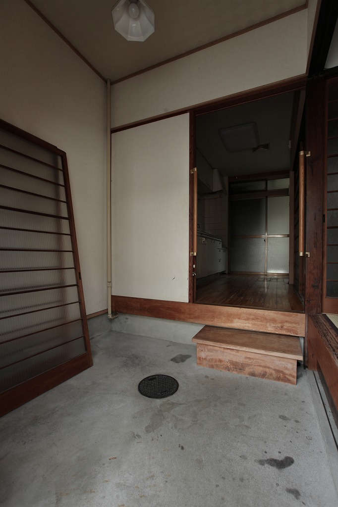 京都の谷崎潤一郎が暮らし京町家の玄関