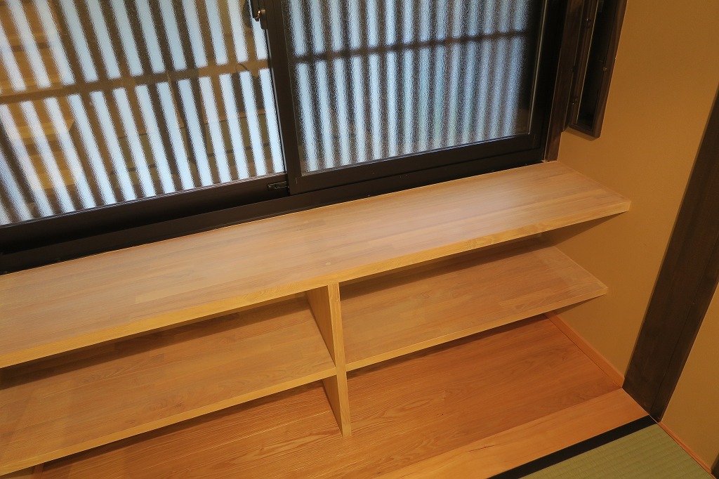 京都の建仁寺近くのリノベーション中古戸建物件の棚