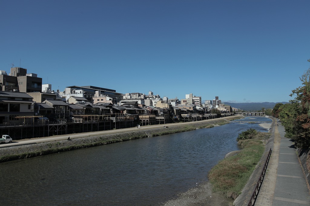 京都のリノベーション済町家物件の近くの鴨川