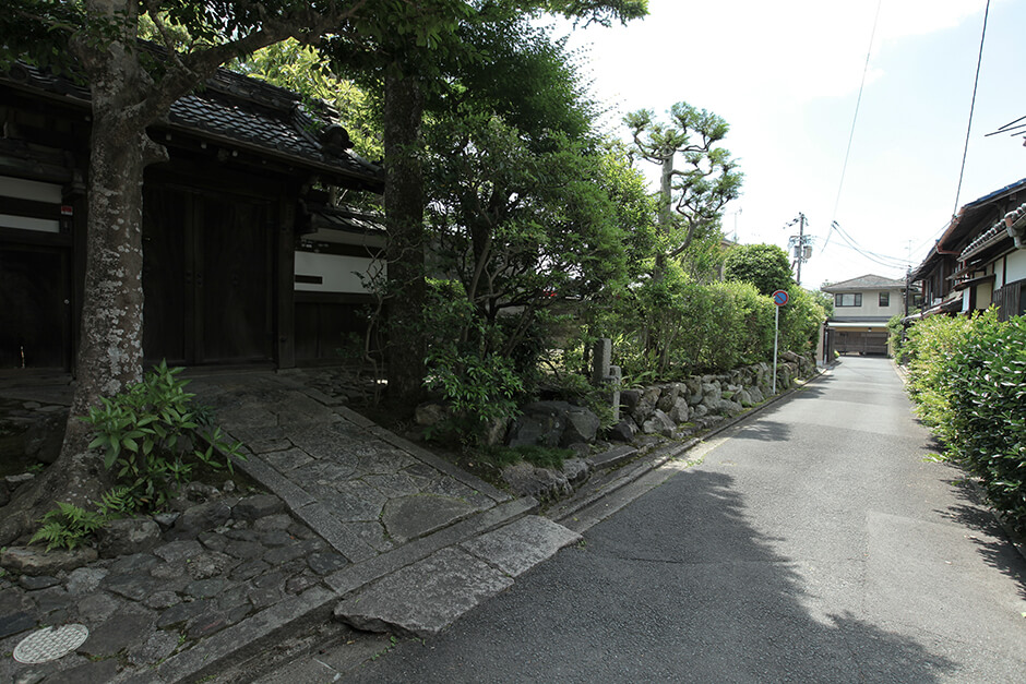 京都の岡崎の売り土地物件へ続く道