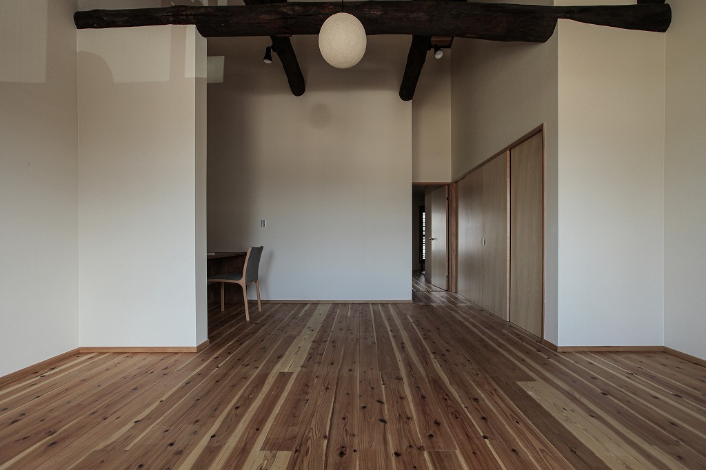 京都のリノベーション町家物件の2階の洋室