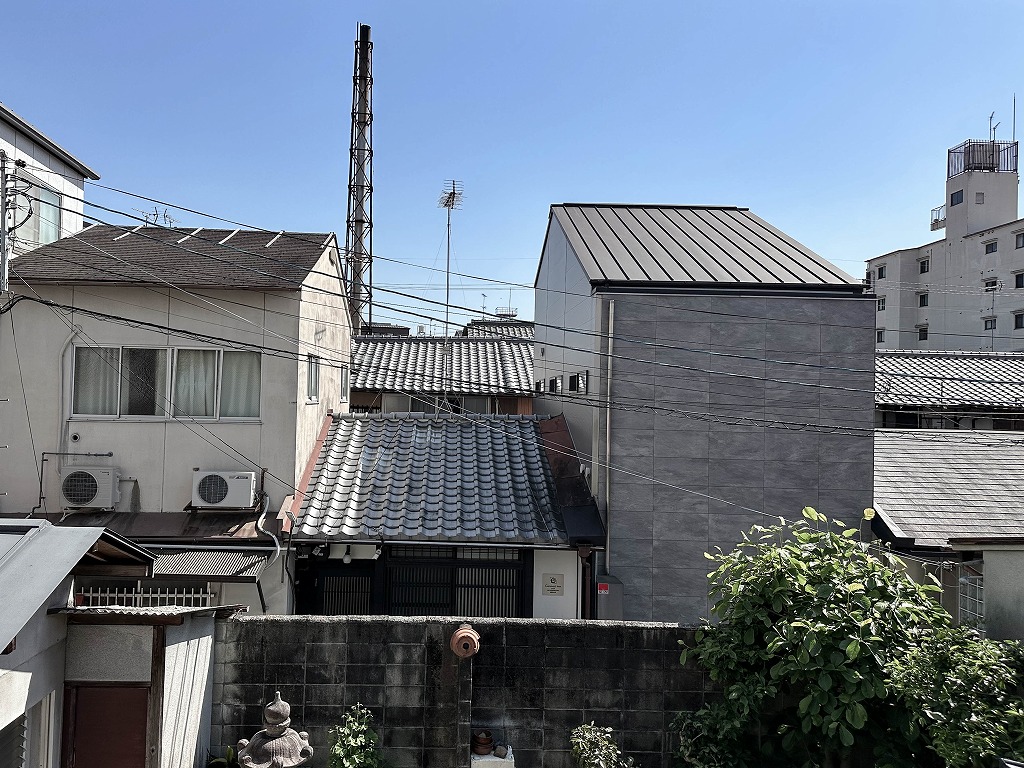 京都の鴨川と宮川町近くのリノベーション京町家の眺望