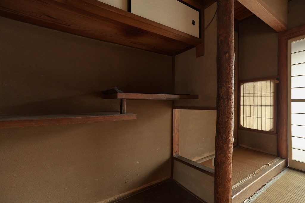 京都の床の間と床脇のある京町家