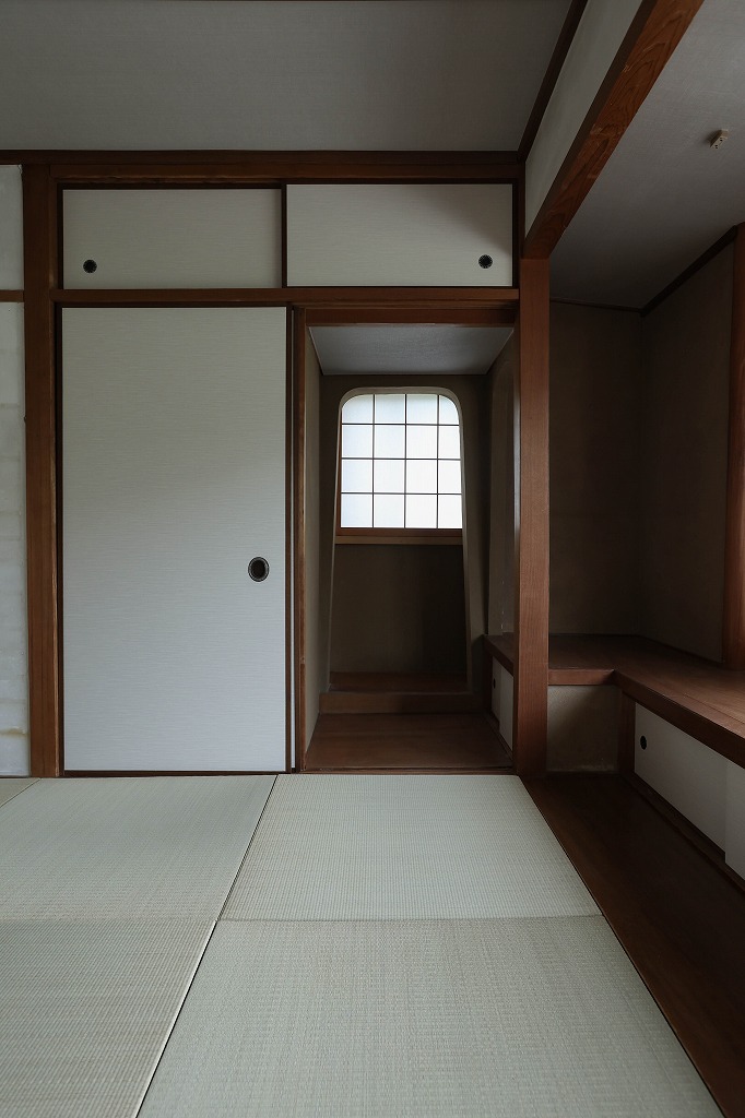 京都の左京区岡崎の中古テラスハウス物件の和室と床の間