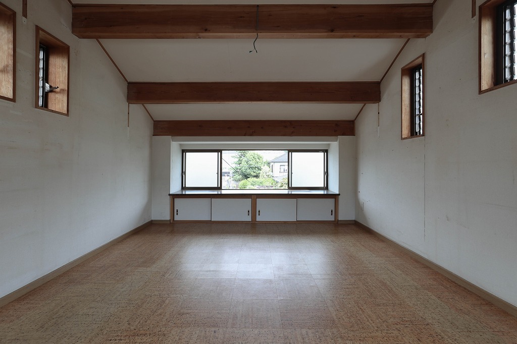 京都の左京区岡崎の中古テラスハウス物件の天井収納