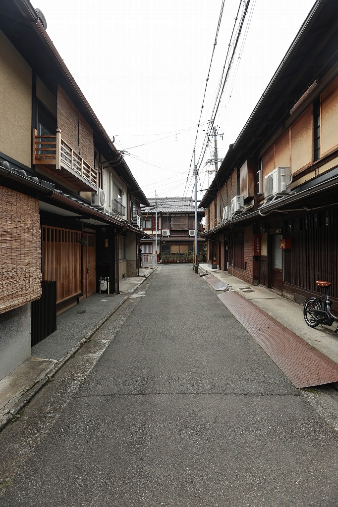 船岡温泉すぐの京町家が位置する通り