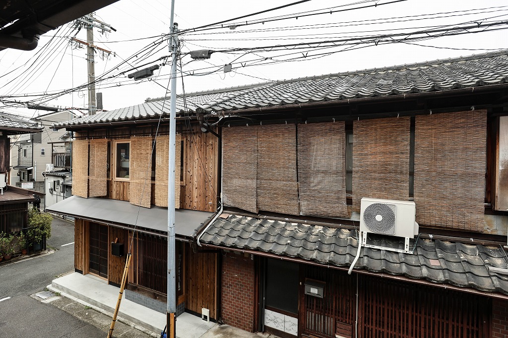 船岡温泉近くの京町家物件の和室の眺望