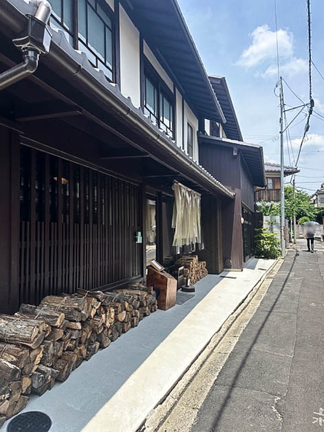 京都の平安神宮近くの町家を改装したレストランHiTOHi