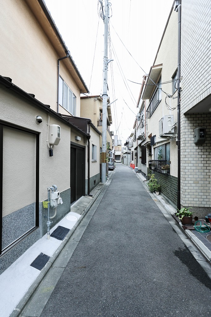 上京区の二条城北のリノベーション済中古戸建物件の前道